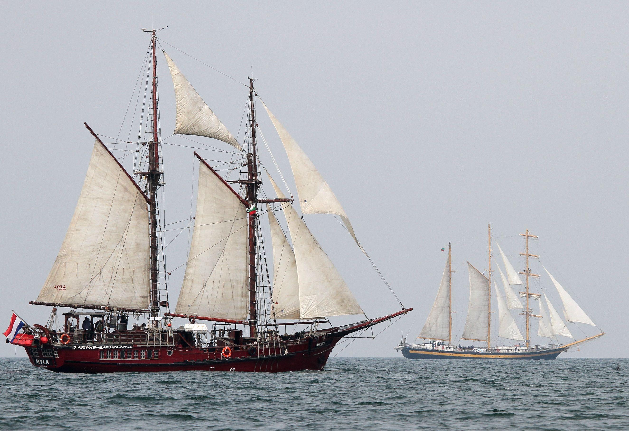 „Парад на ветрилата“ оживи Варна (снимки)
