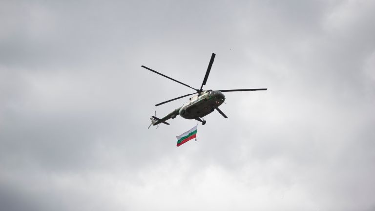 Военен пилот за парада: Ако беше на летището, щяхме да летим