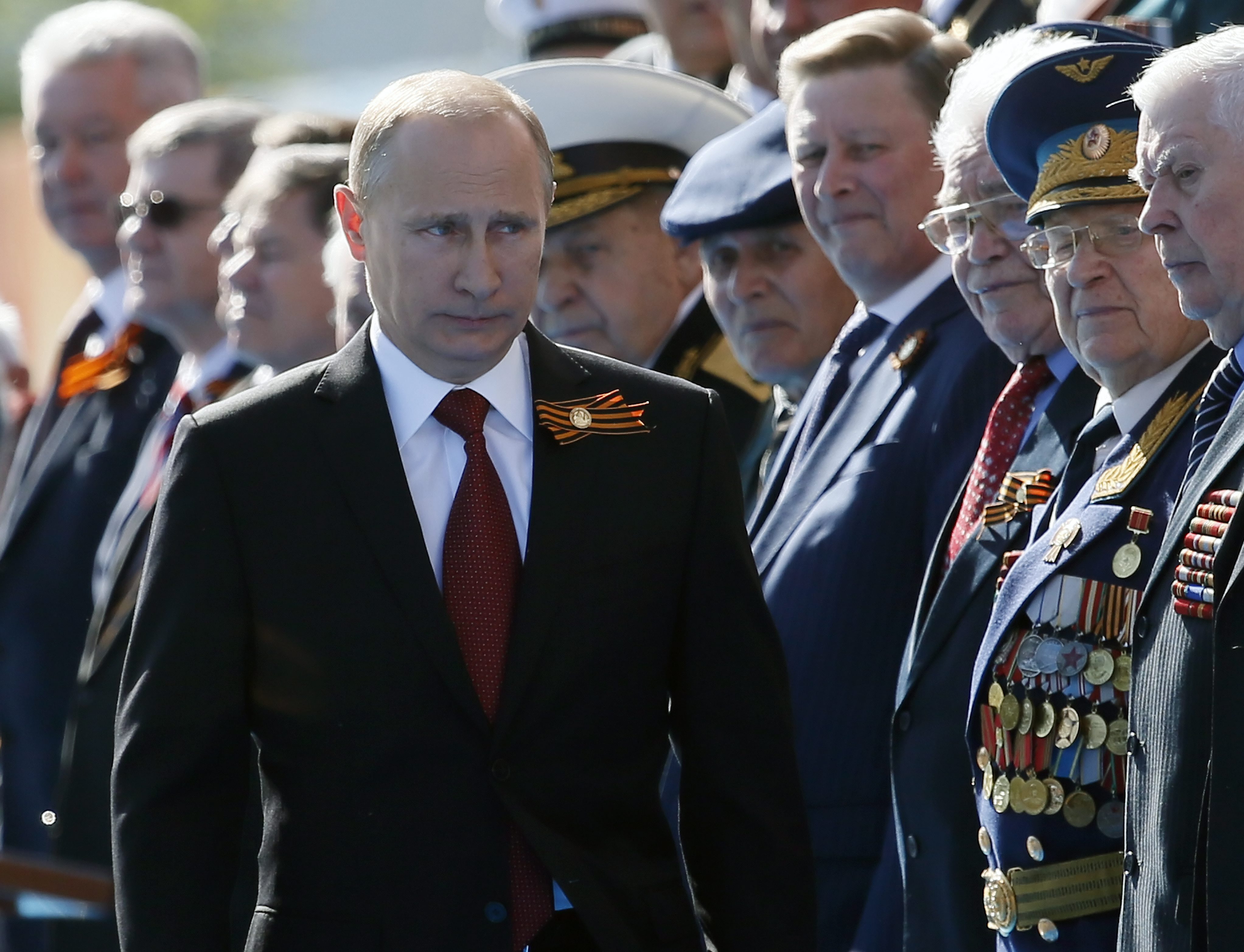 Путин отиде на военния парад в Крим (обновена)