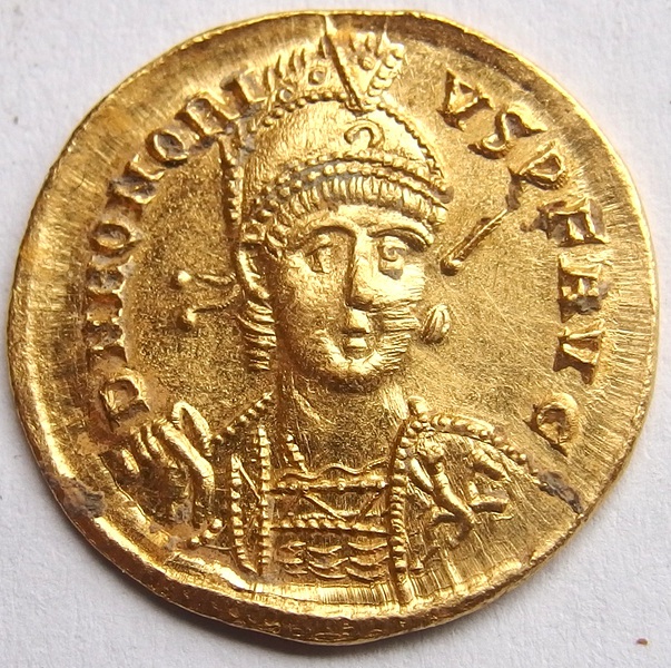Златна монета от епохата на Късната Римска империя.