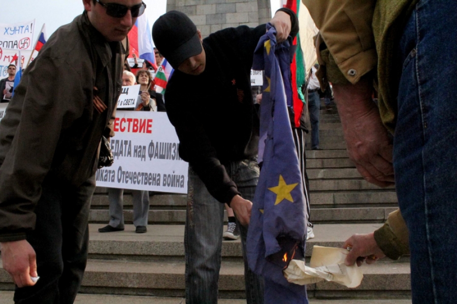 ГЕРБ иска Станишев да се извини за подпаленото знаме на ЕС