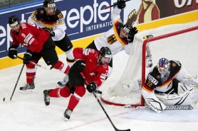 Швейцария би Германия и записа първа победа на световното по хокей