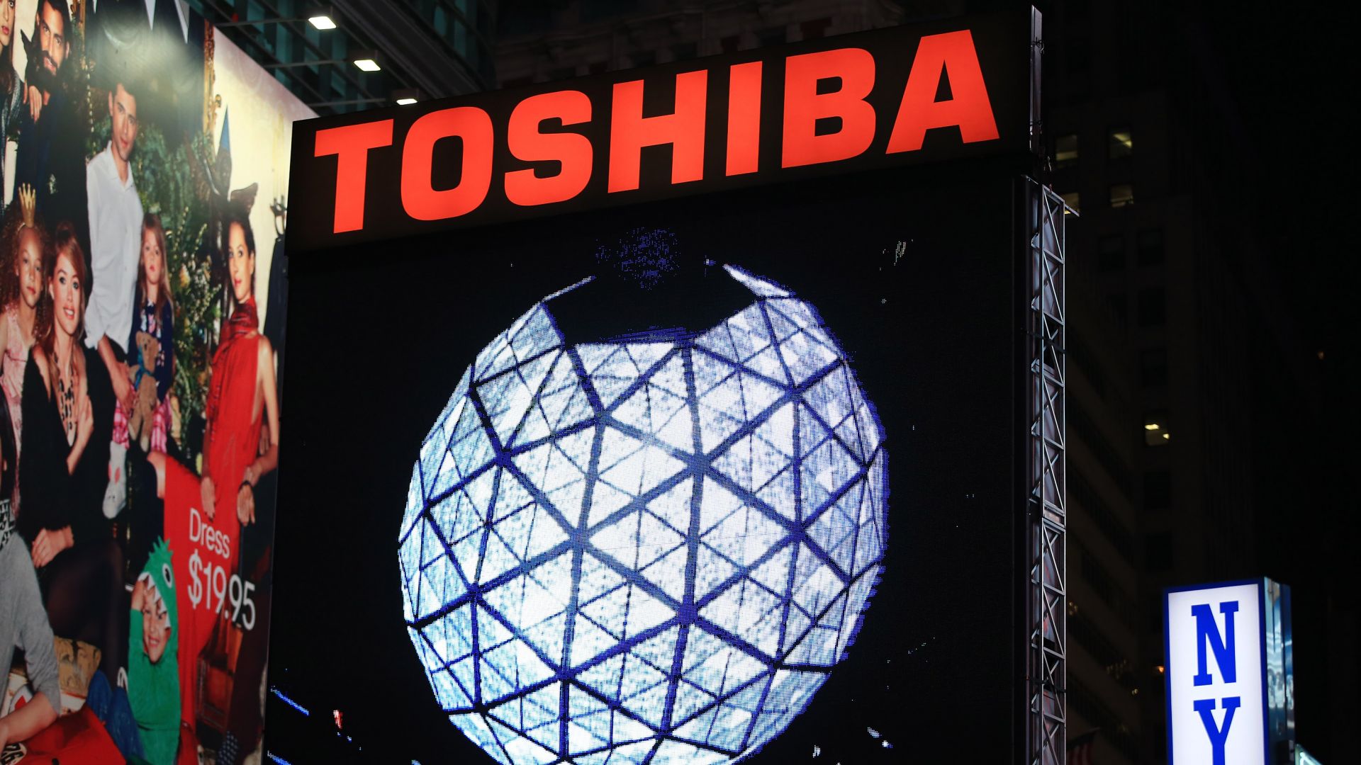 "Тошиба" потвърди, че е получила оферта за придобиване от британски фонд