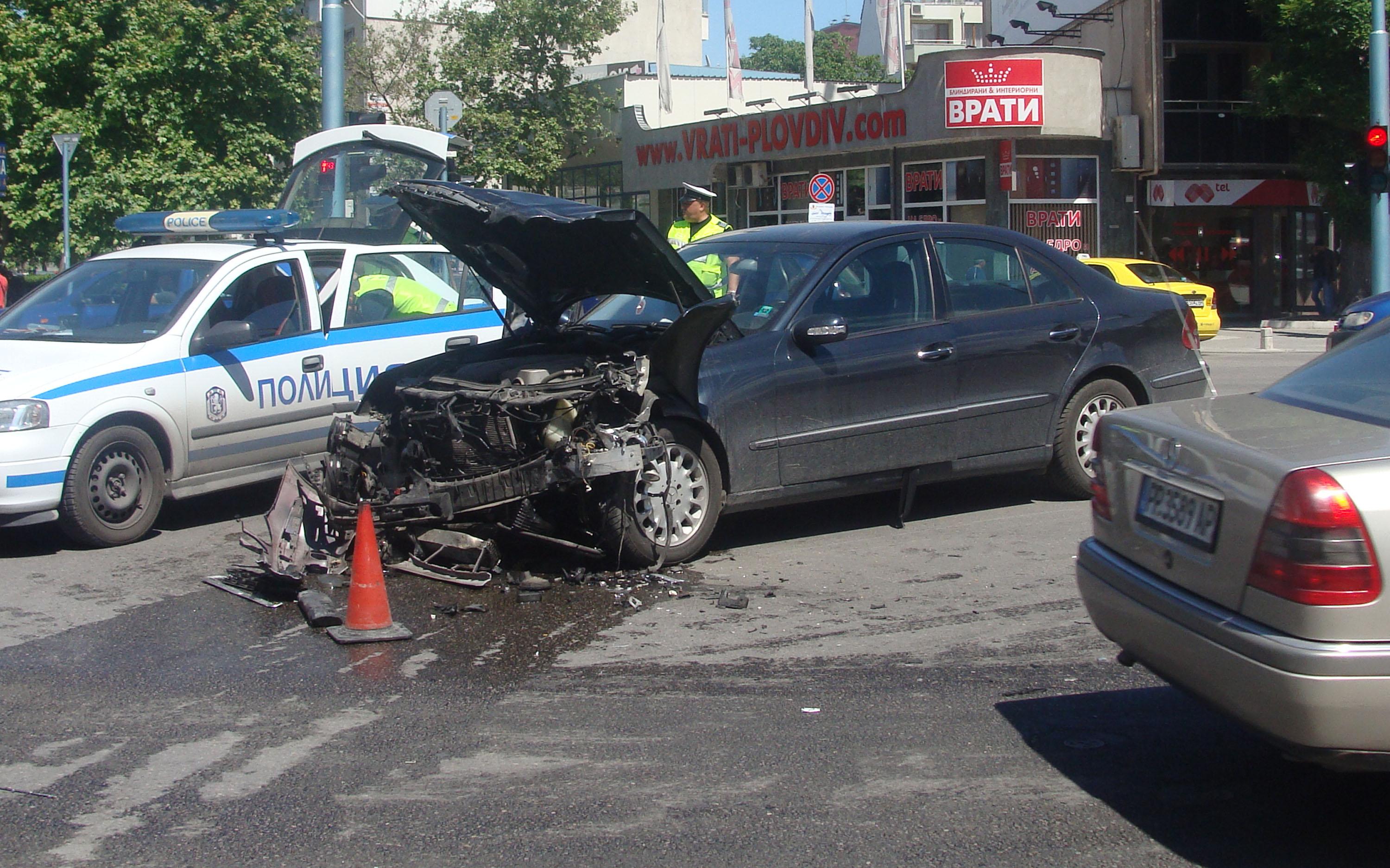 Гръцкият водач се ударил първо в автомобил ”Мерцедес”