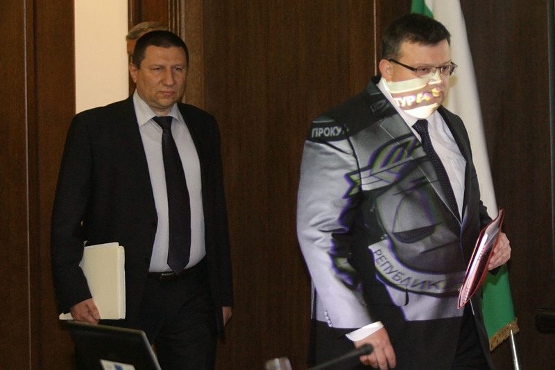 Сарафов: Няма пречка Василев да се върне в България