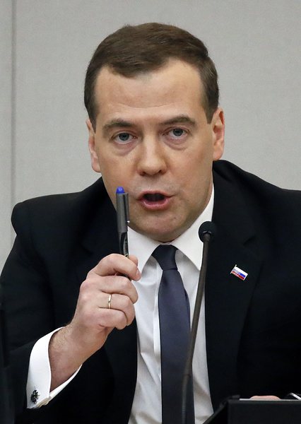 Руският премиер Дмитрий Медведев обяви, че санкциите са незаконни