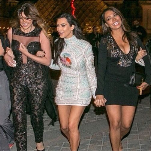 Ким Кардашиян вдигна щуро моминско парти в Париж
