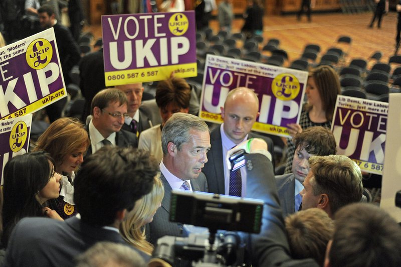 Сензационен е успехът и на Партията на независимостта (UKIP) на Найджъл Фараж