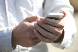 16-годишен подобри рекорда за най-бързо писане на смартфон