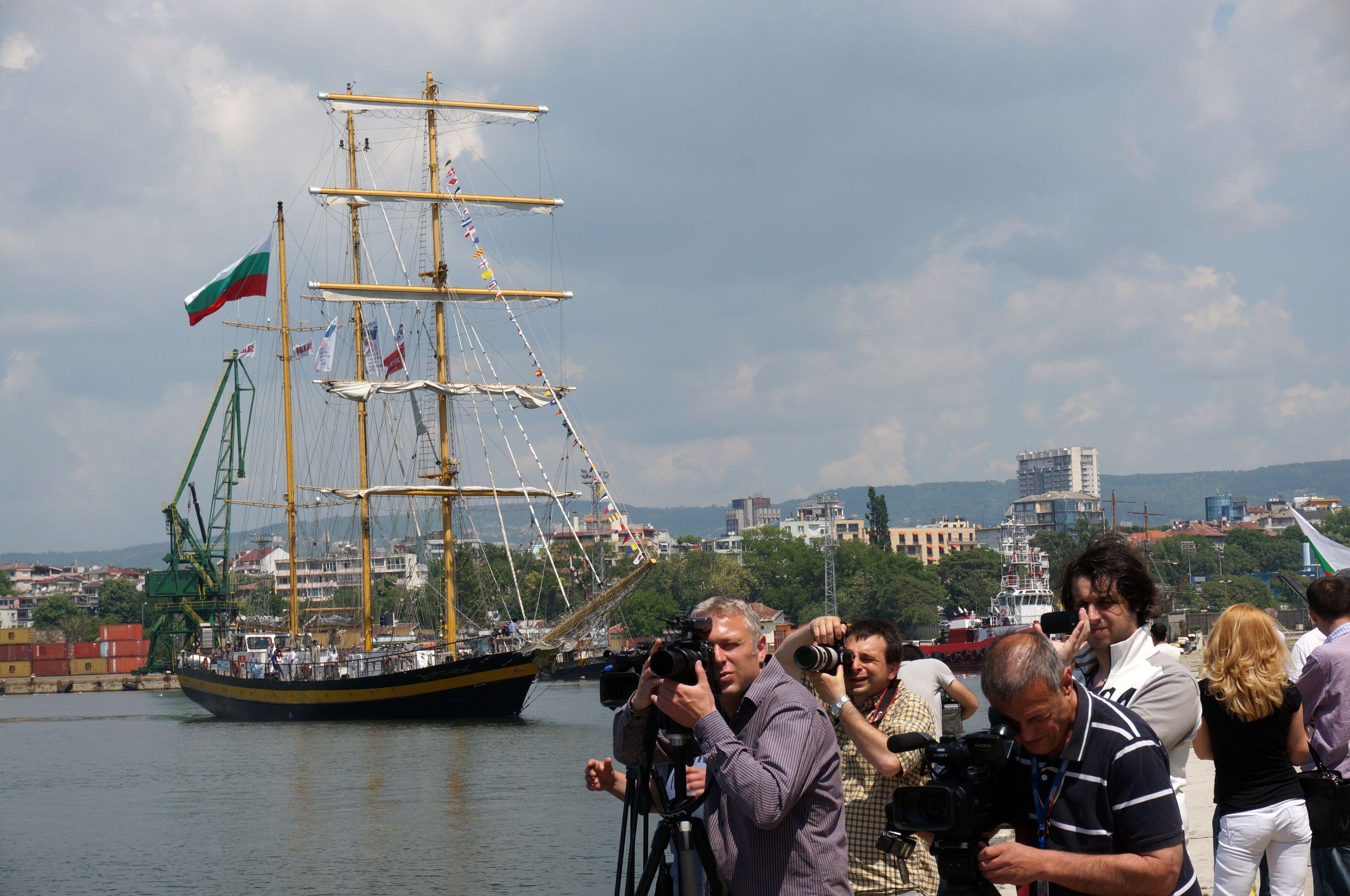Посрещане на ветрохода ”Роял Хелена” на Морска гара
