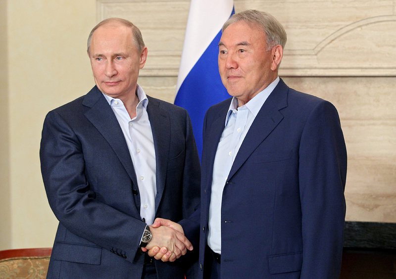 Назарбаев обяви, че спадът на цените на петрола поставят Евразийския икономически съюз пред изпитание