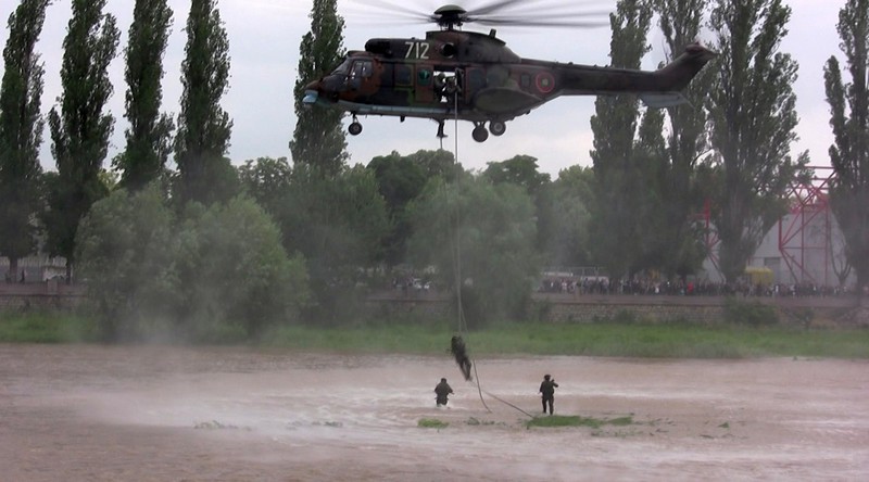 Военен екшън в река Марица (снимки и видео)
