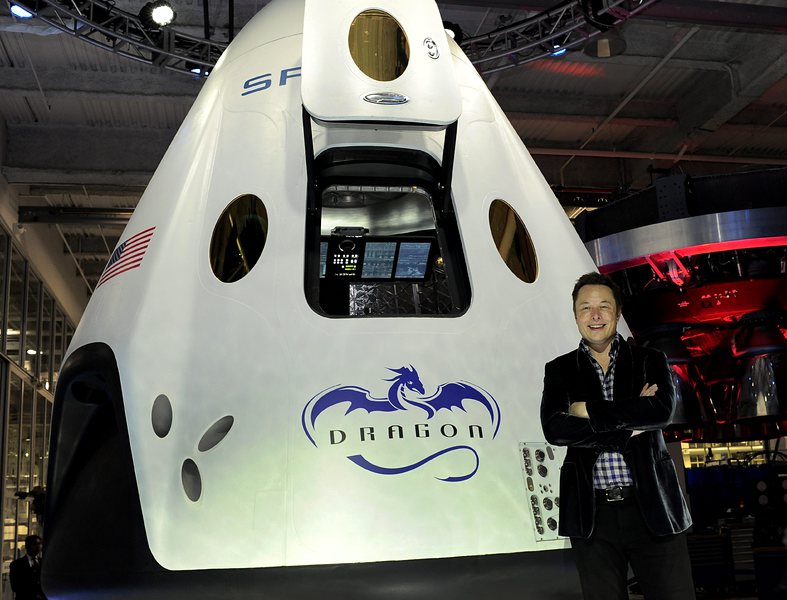 Елън Мъск представи новия си космически кораб Dragon V2