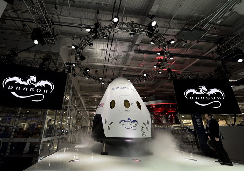 ”SpaceX” представи новия си космически кораб Dragon V2