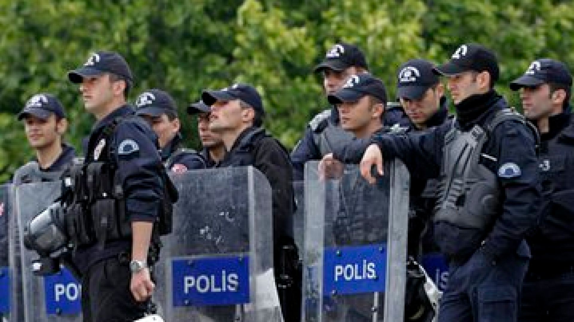 Турските сили за сигурност разпръснаха със сълзотворен газ демонстрация на
