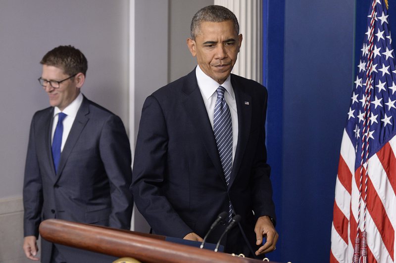 Обама се разделя с говорителя си Джей Карни