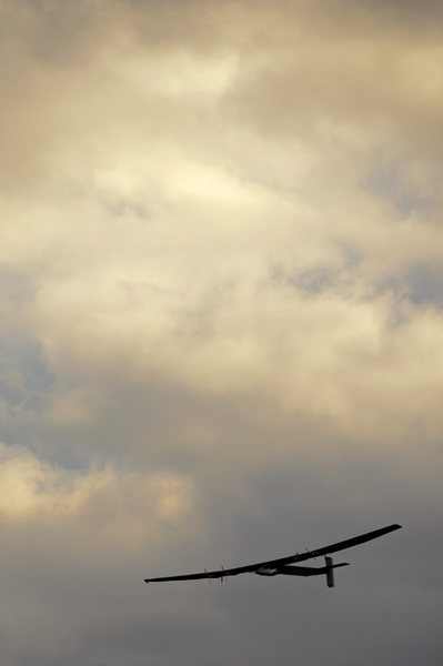 Соларният самолет ”Solar Impulse 2” направи първия си полет