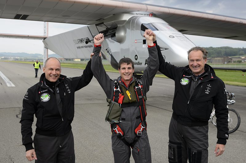 Соларният самолет ”Solar Impulse 2” направи първия си полет