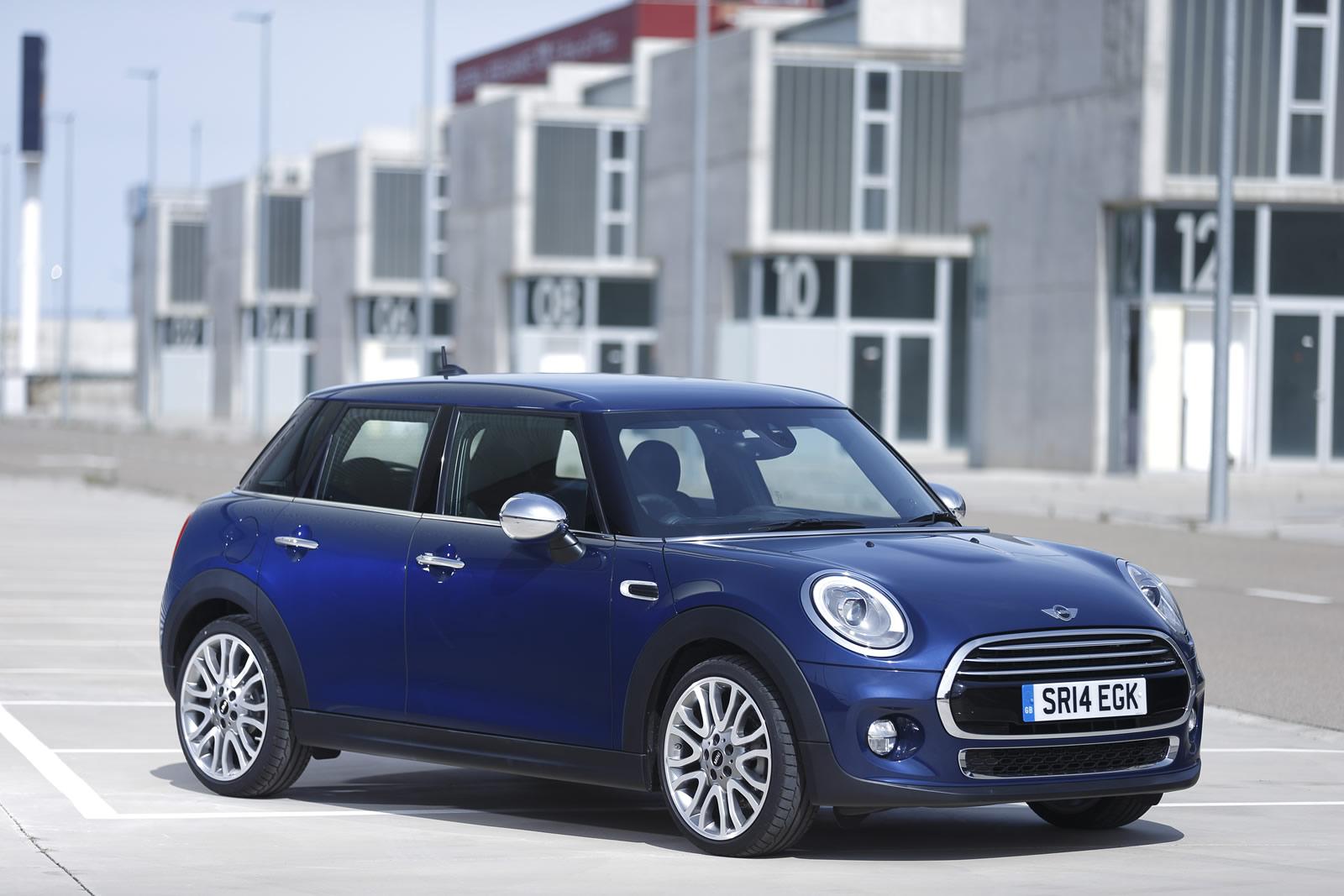 За пръв път MINI с 5-врати (галерия)
