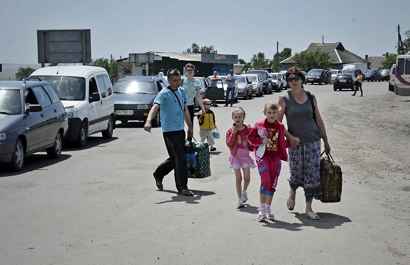 Все повече украински граждани търсят спасение в Русия