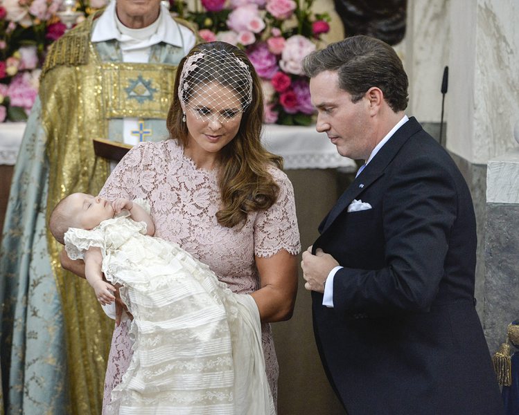 Кристофър О'Нийл и принцеса Маделин с дъщеря си - принцеса Леонор
