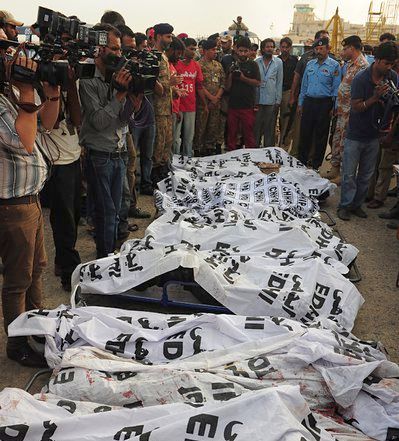 Десетки убити при атака срещу летището в Карачи