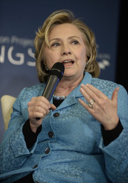 Случаят ”Бенгази” по пътя на Хилари Клинтън към Белия дом