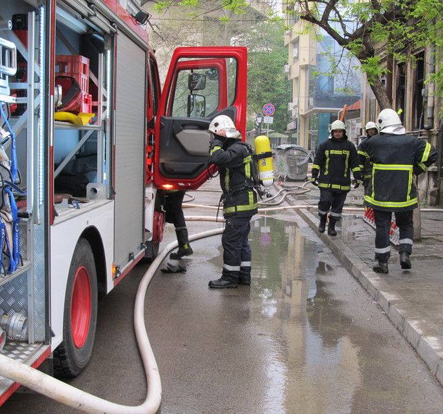 Нов пожар в завод ”Кроношпан”, пламна багер