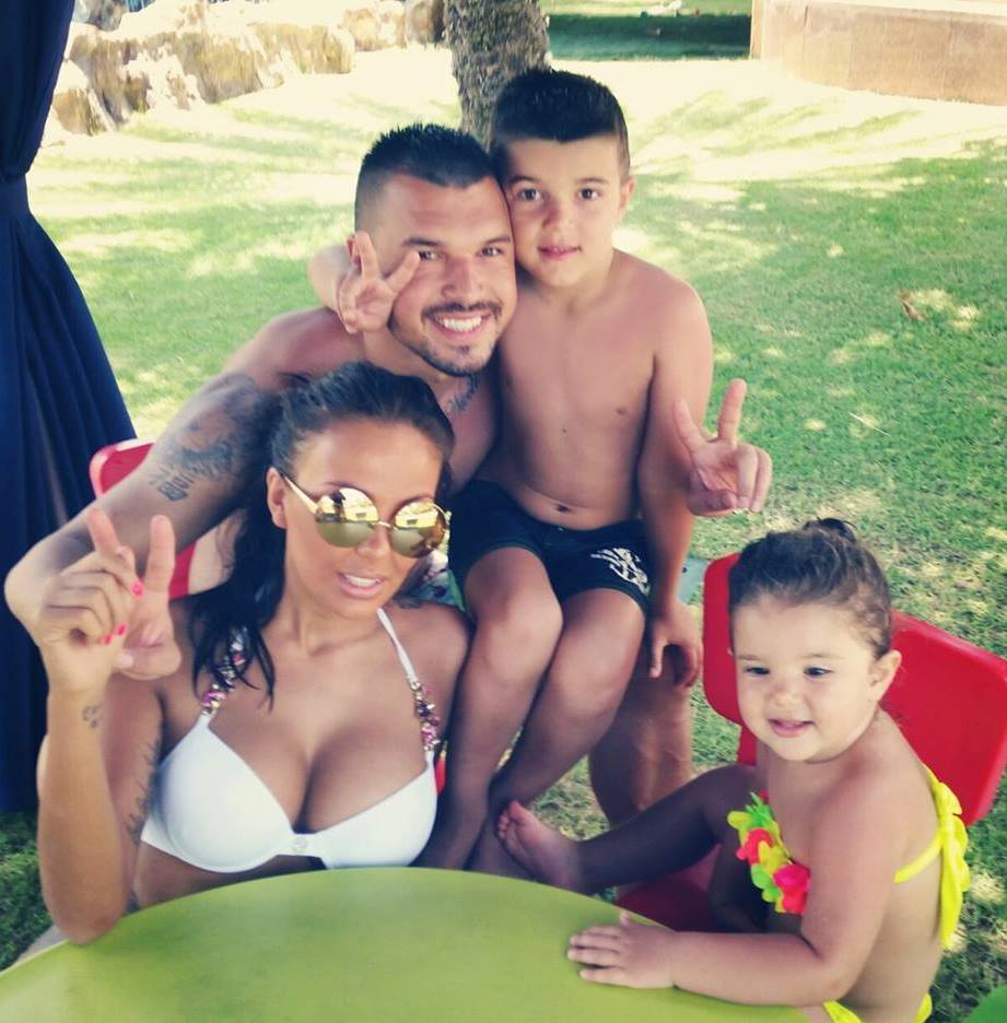 Валери на почивка с двете си деца и Николета