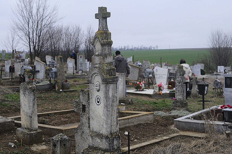 Оскверниха гробове в Русе