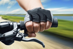 Светещи в тъмното мустаци обозначават велосипедисти