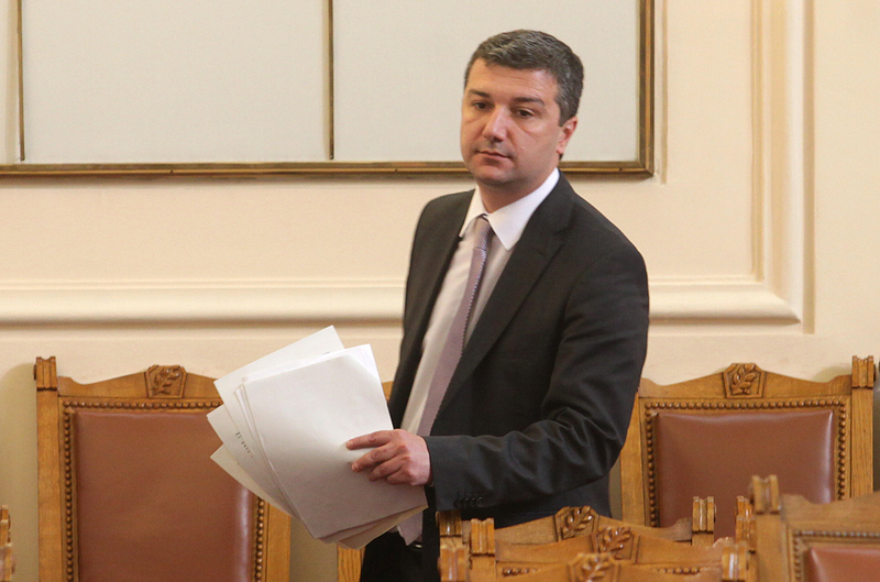 Стойнев: Кабинетът си играе счетоводно с бюджета