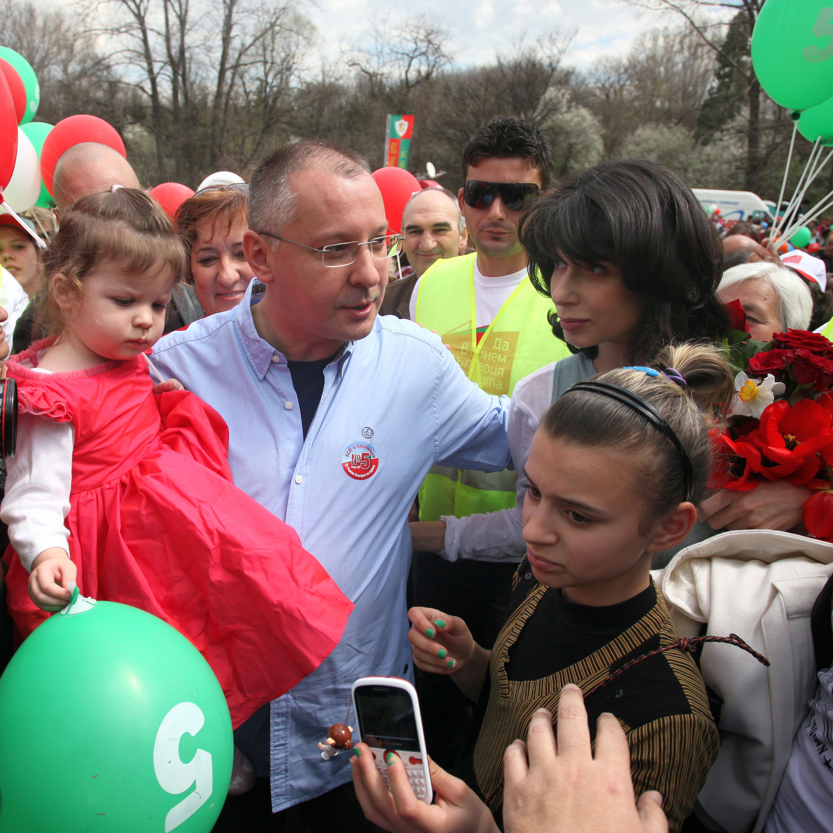 Станишев: Пред цяла България казвам на Моника, че я обичам