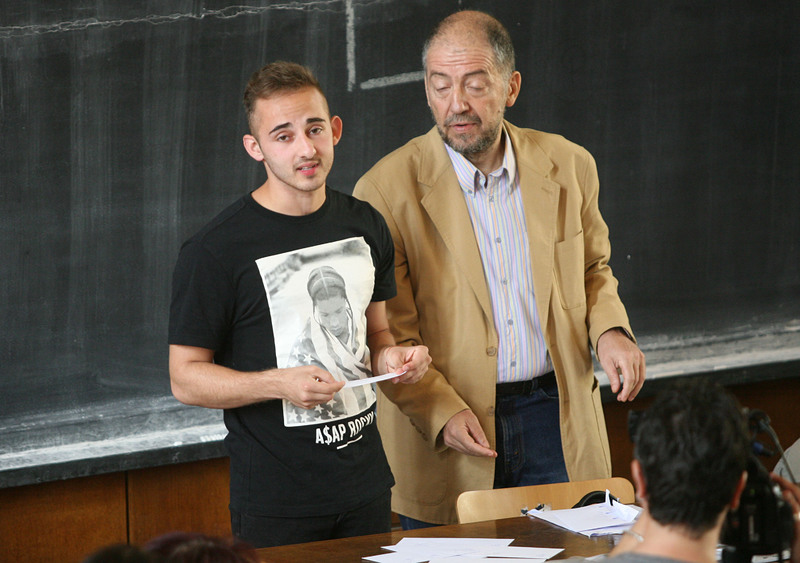 Бъдещите журналисти писаха за ”Професия трол”