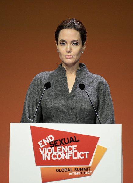 Анджелина Джоли на международна конференция в Лондон