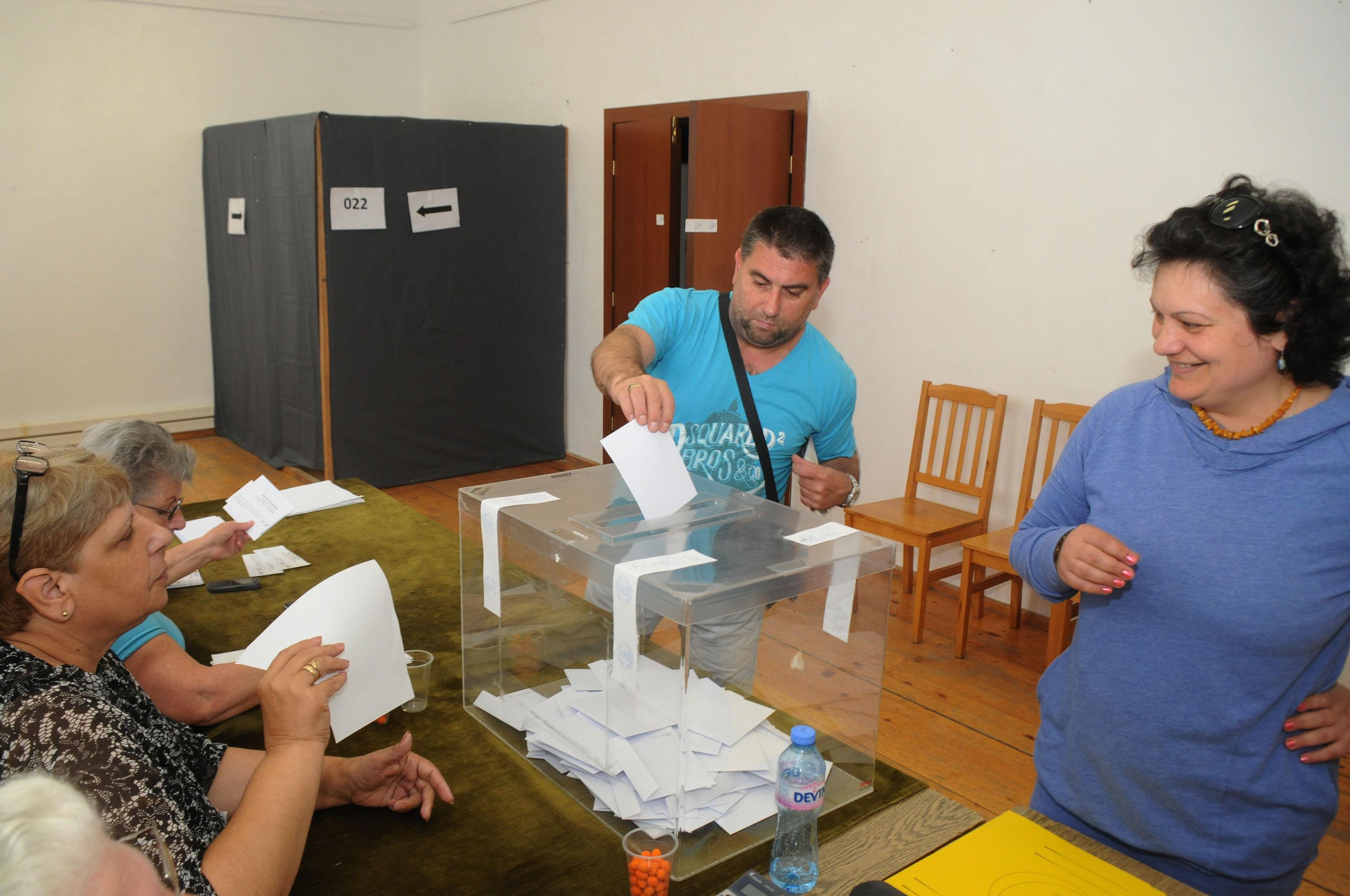 Хора от Черноморец гласуваха, но без успех