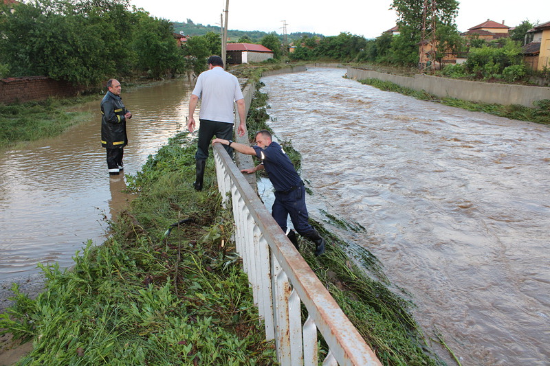 Бедствено положение в село Турия след мощна буря