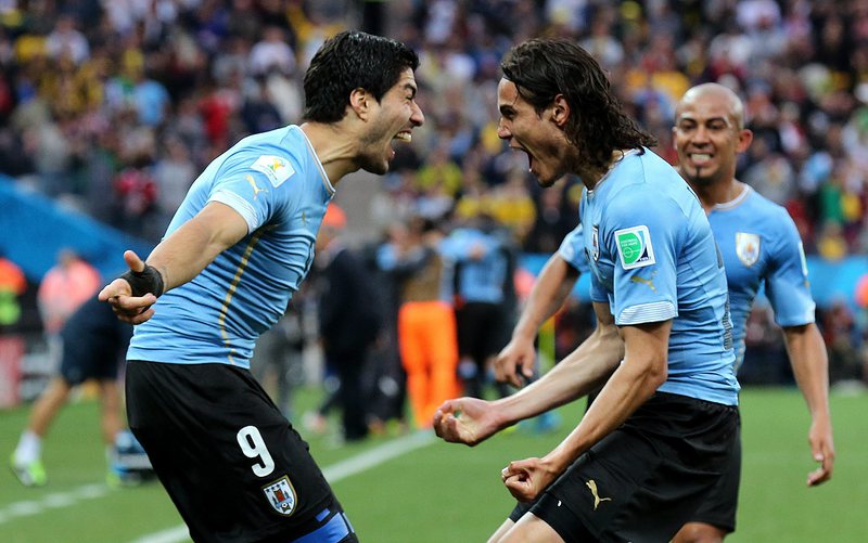 Уругвай сломи Англия с два гола на Суарес