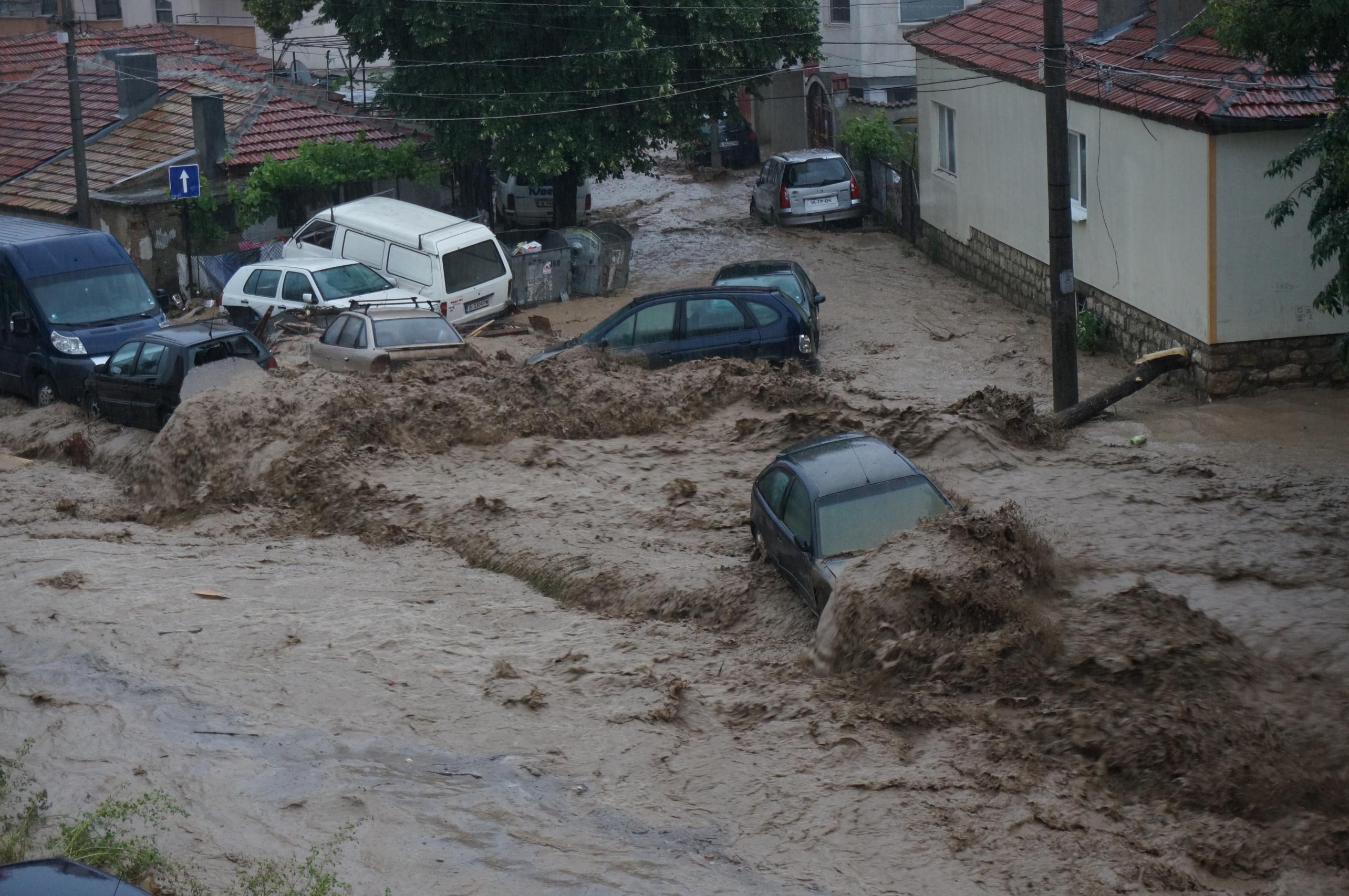 Коли под вода след бурята във Варна