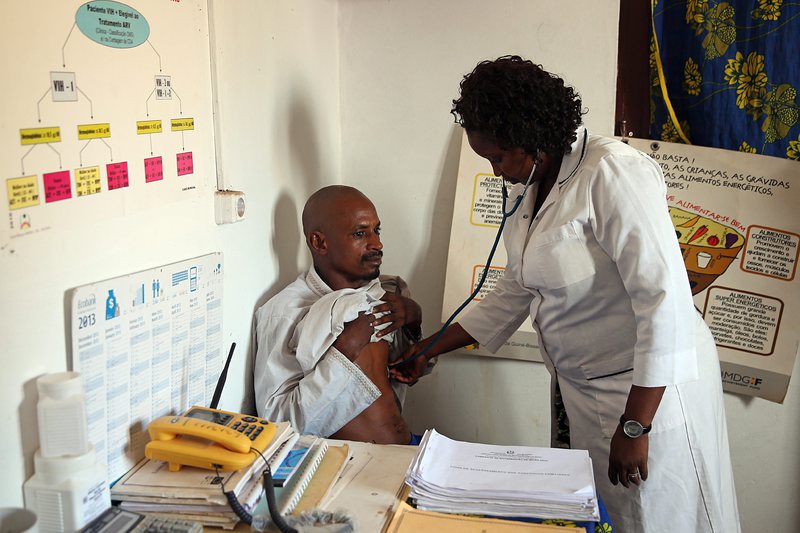 Лекари бягат от болниците в Нигерия заради вируса ебола