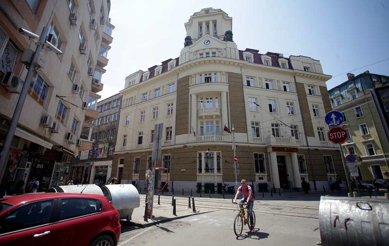 Централата на Корпоративна търговска банка в София на площад ”Гарибалди”