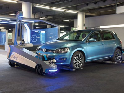 Роботът на име Рей се задейства чрез специално приложение за смартфон