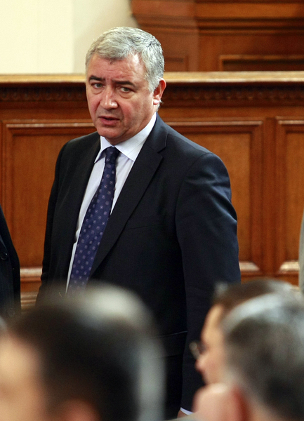 БСП поиска Борисов да легитимира правителството си