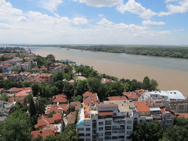 Водата по крайбрежието на река Дунав при Русе стана кафява