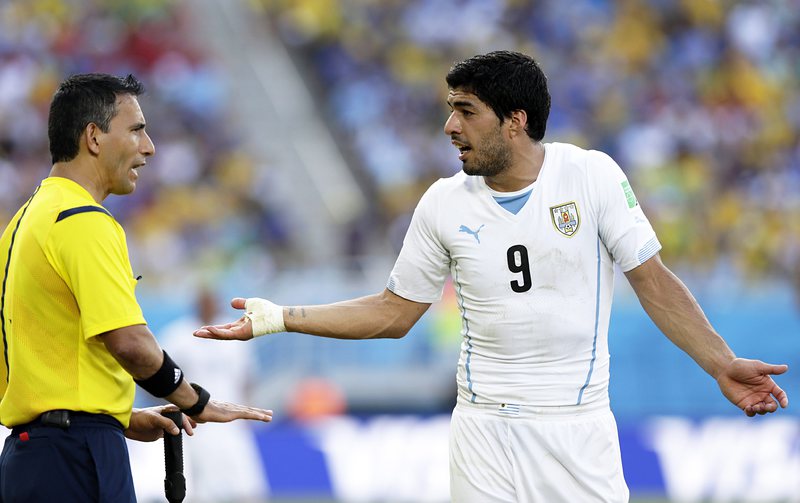 ФИФА отхвърли жалбите на Уругвай за Суарес