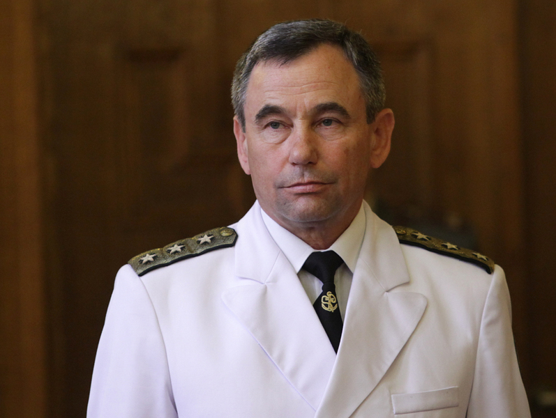 Румен Николов е първият представител на ВМС, заставащ начело на БА и на Въоръжените сили