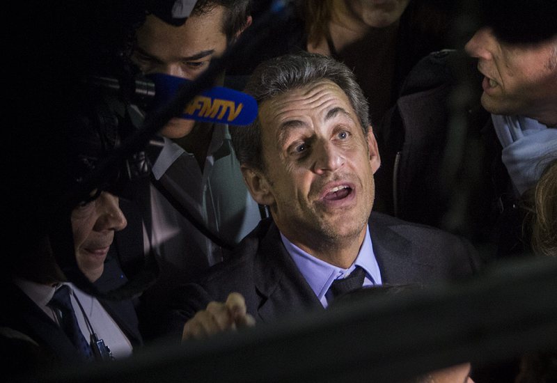 Саркози обвинен за търговия с влияние и активна корупция