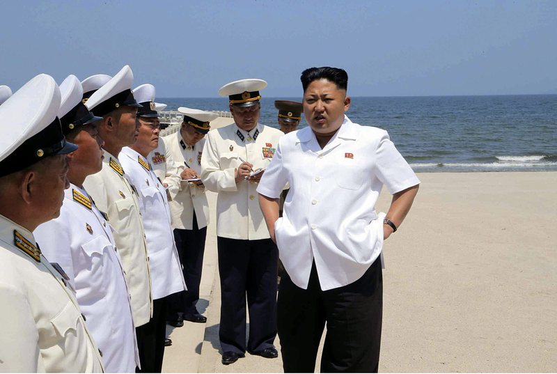 Ким Чен-ун накара командирите на ВМС да плуват 10 км