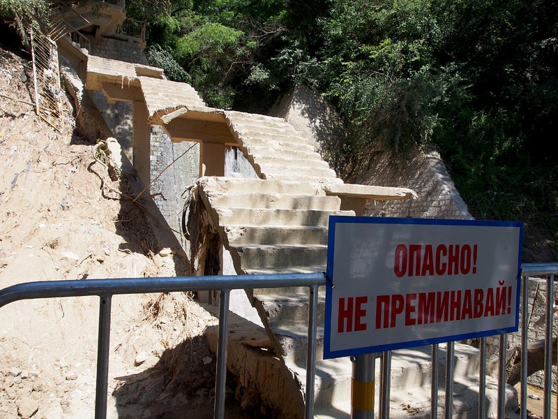 Забраната за къпане на Офицерския плаж остава