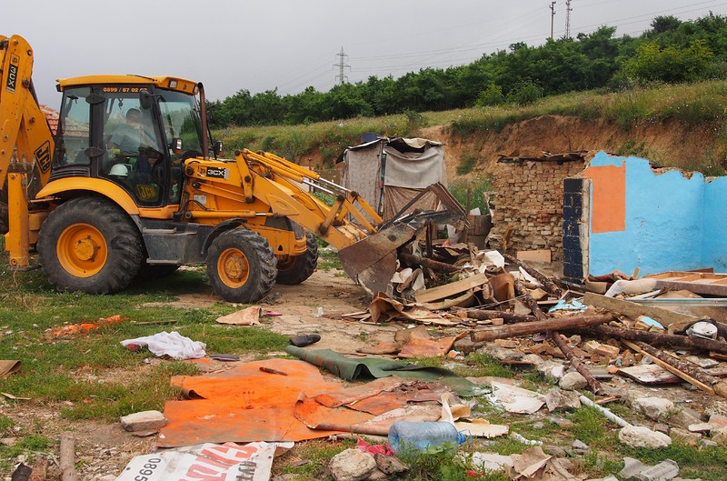 13 незаконни къщи са съборени в Гъбената махала